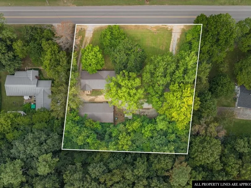 810 W Main St Waverly, TN 37185
