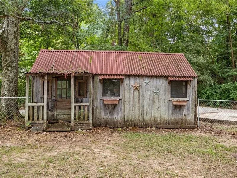 810 W Main St Waverly, TN 37185