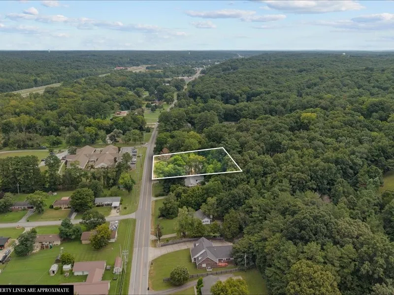 810 W Main St Waverly, TN 37185