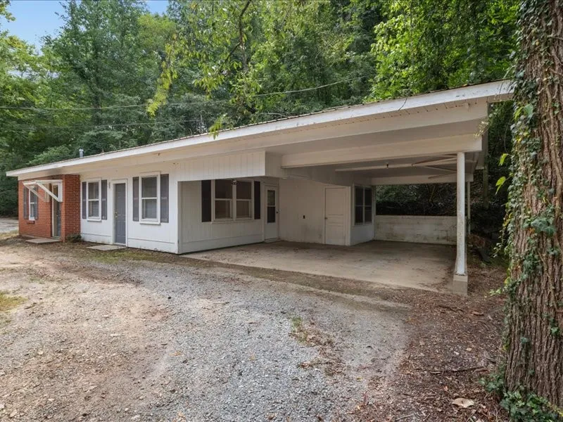 810 W Main St Waverly, TN 37185