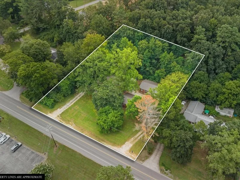 810 W Main St Waverly, TN 37185