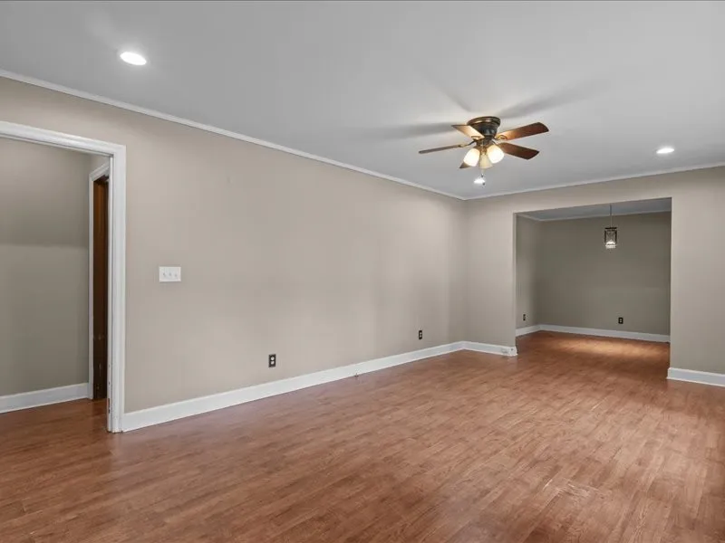 810 W Main St Waverly, TN 37185