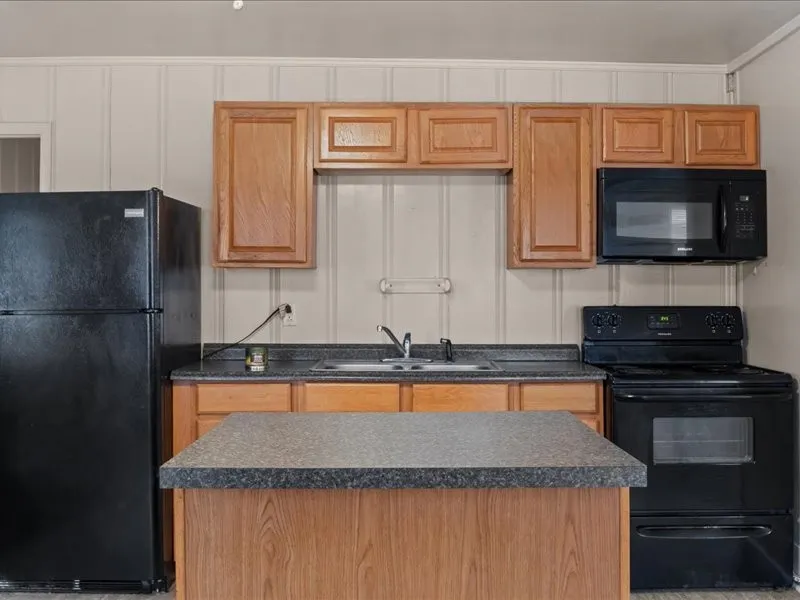 810 W Main St Waverly, TN 37185