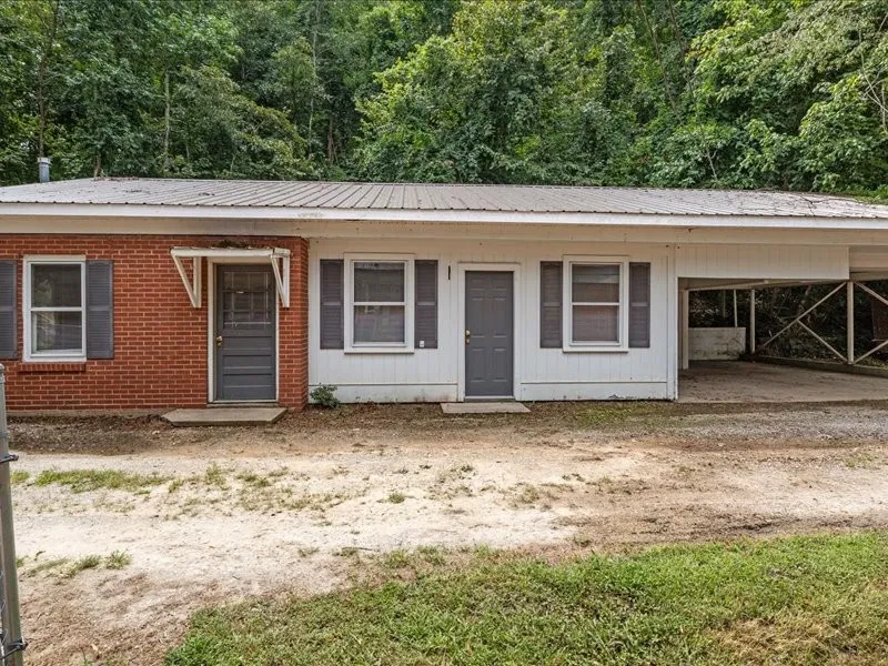 810 W Main St Waverly, TN 37185