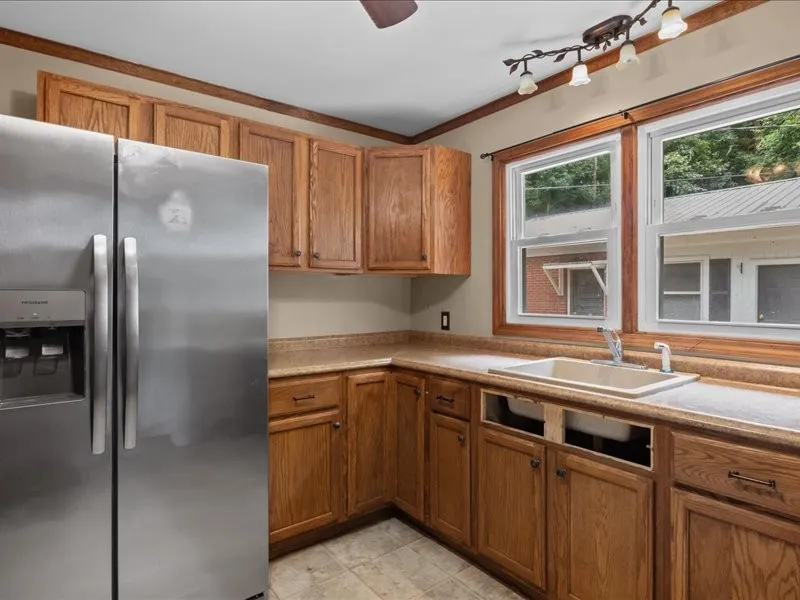810 W Main St Waverly, TN 37185