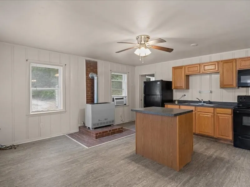 810 W Main St Waverly, TN 37185