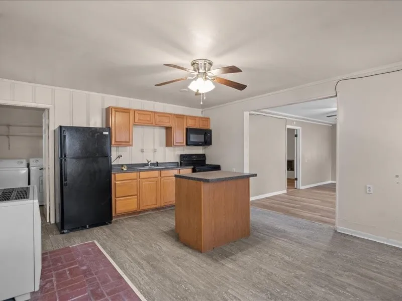 810 W Main St Waverly, TN 37185