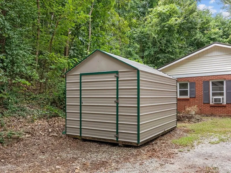 810 W Main St Waverly, TN 37185