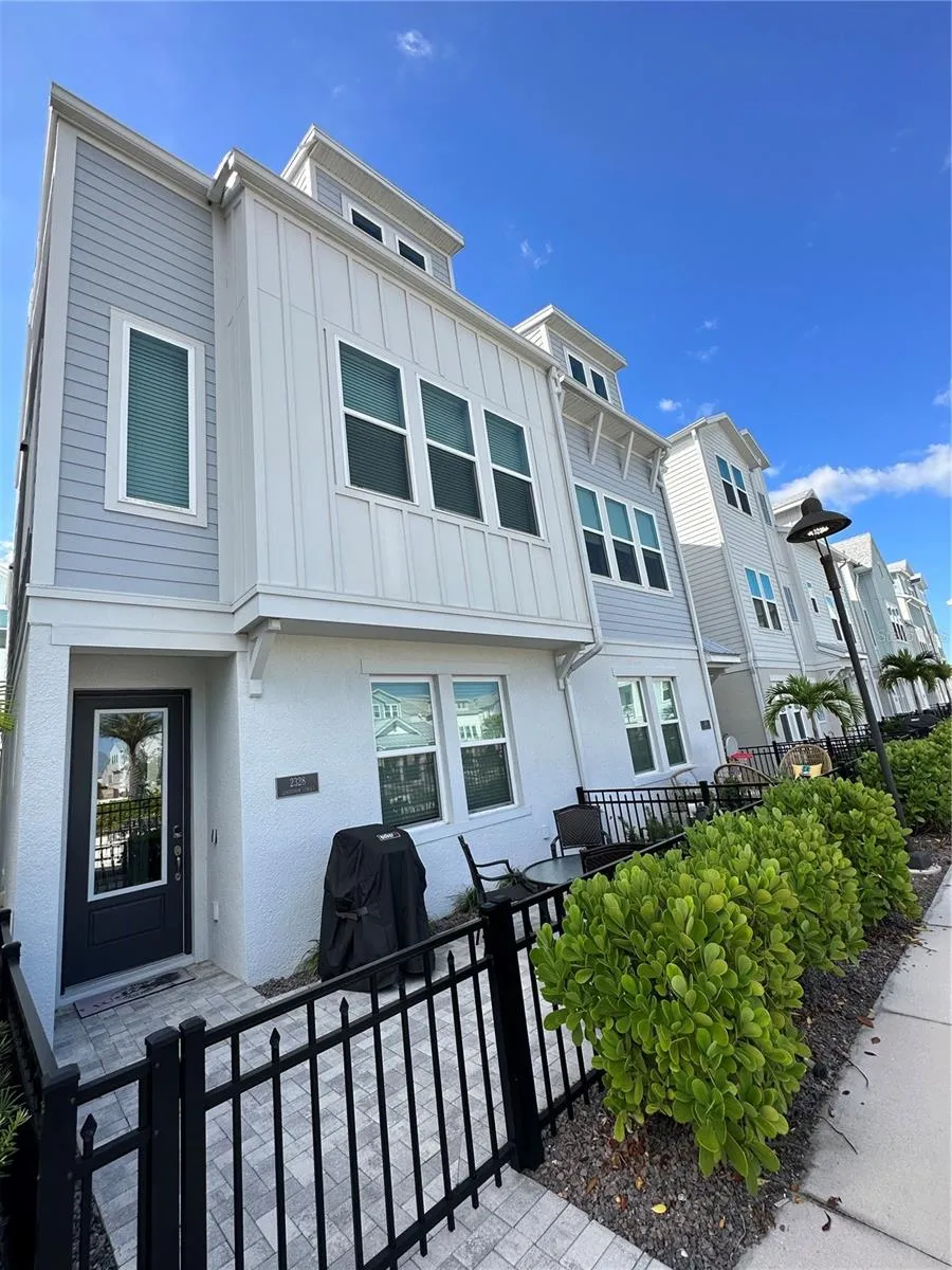 2328 LINDSTROM STREET Sarasota, FL 34237