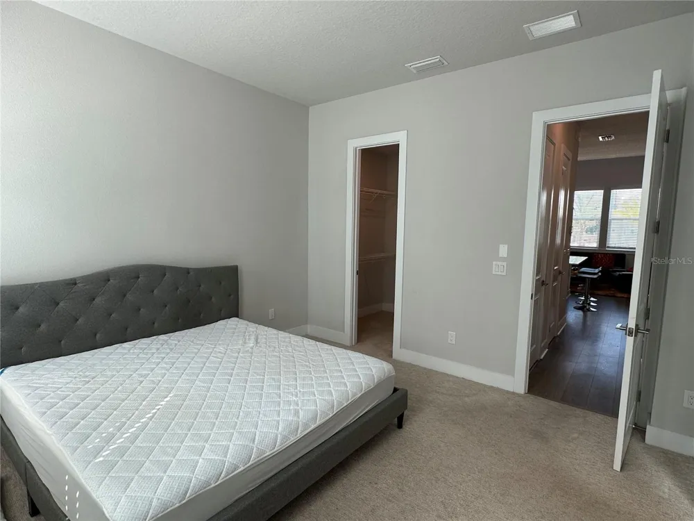 2328 LINDSTROM STREET Sarasota, FL 34237