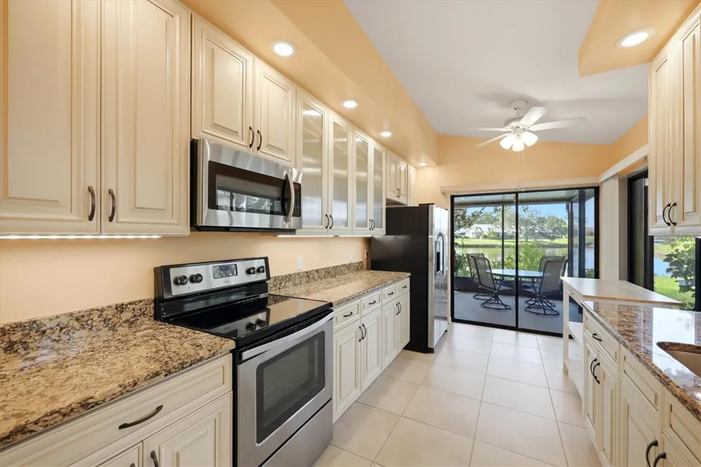 214 SOUTHAMPTON DRIVE #327 Venice, FL 34293