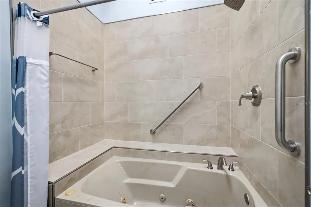 214 SOUTHAMPTON DRIVE #327 Venice, FL 34293