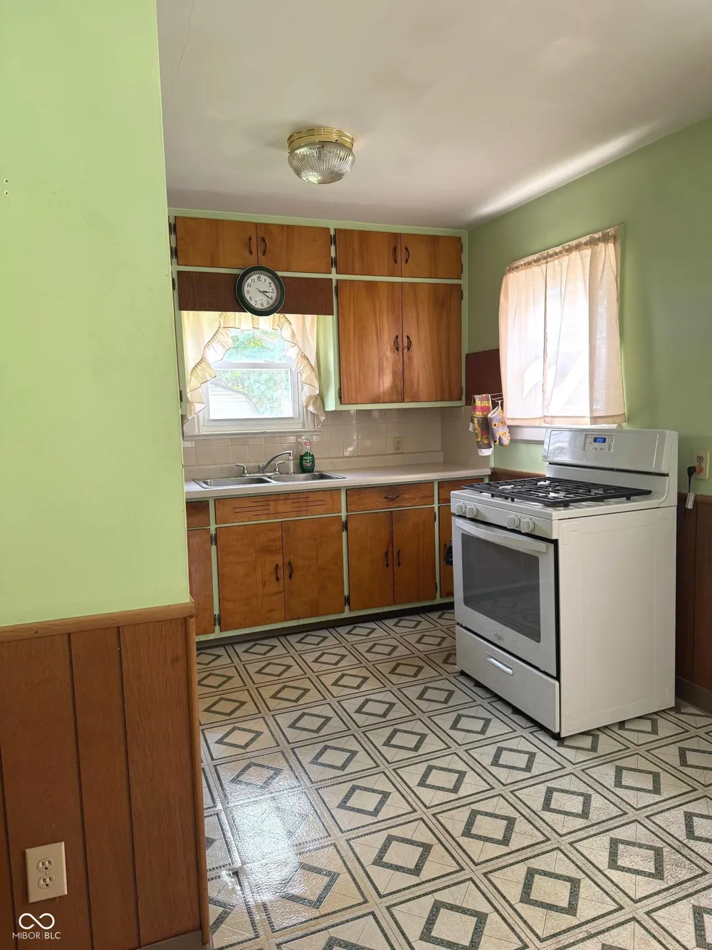 321 16th Avenue Beech Grove, IN 46107