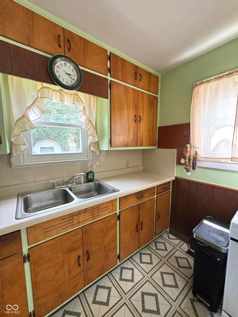 321 16th Avenue Beech Grove, IN 46107