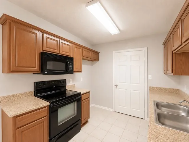 560 W ELM #C Stephenville, TX 76401