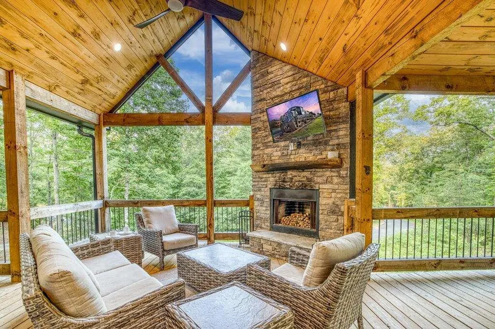 284 Lees Ride McCaysville, GA 30555