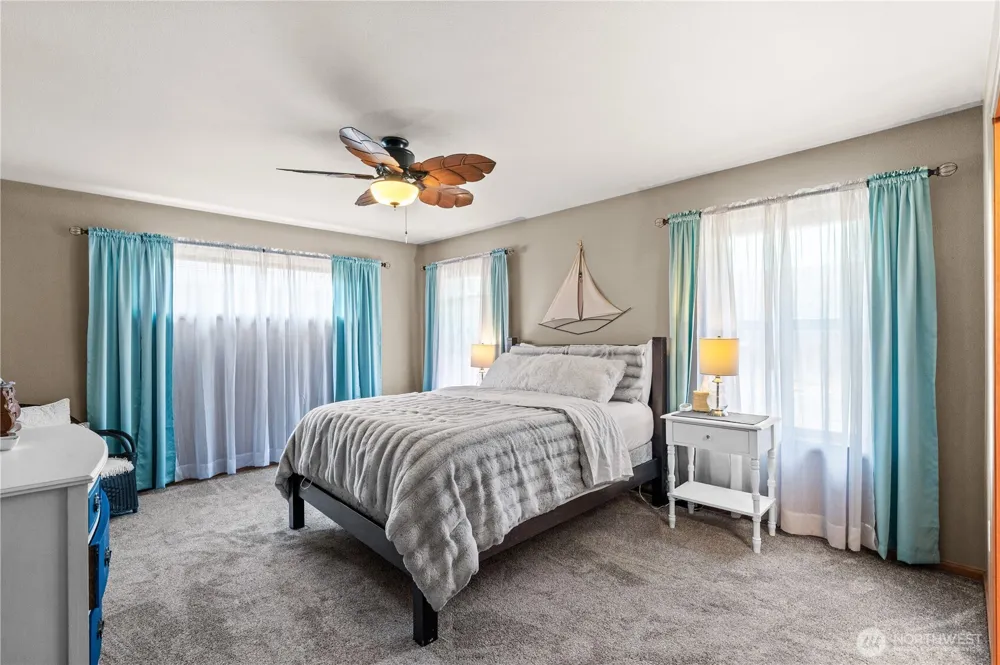 961 NW Longview Drive Oak Harbor, WA 98277