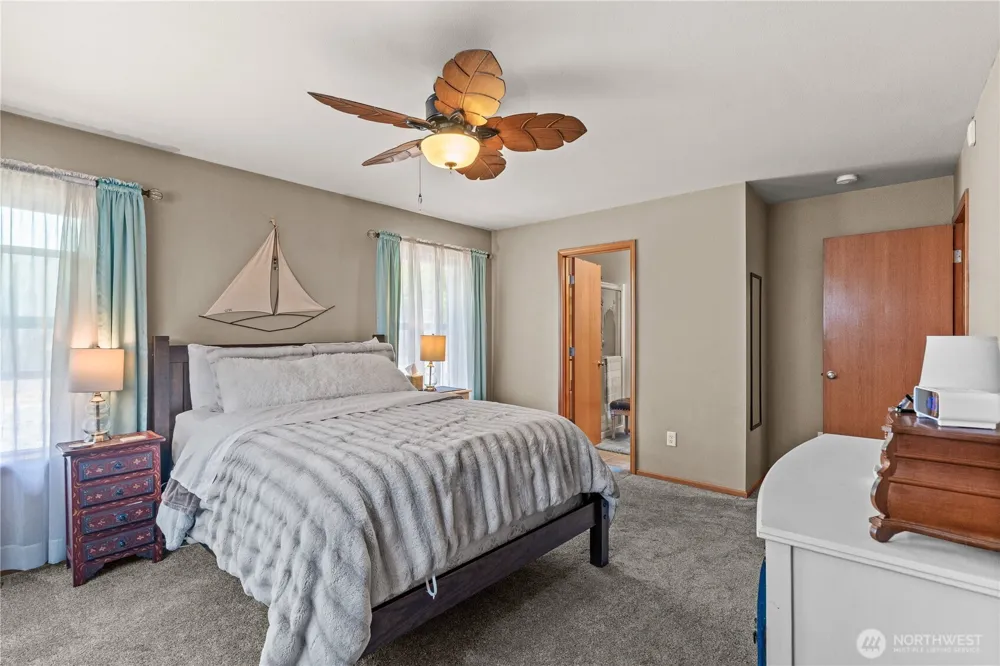 961 NW Longview Drive Oak Harbor, WA 98277