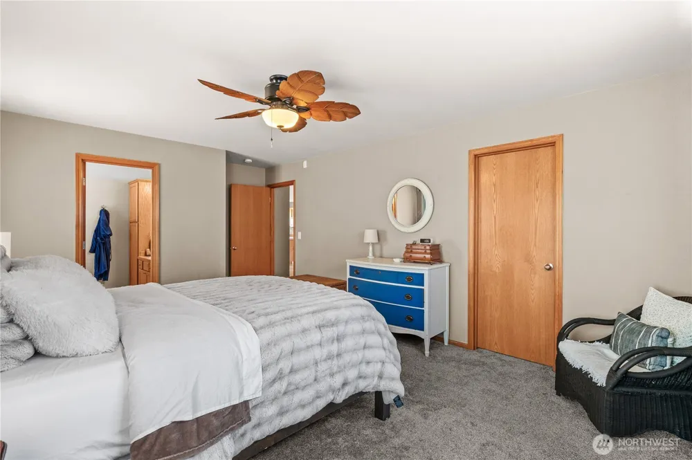 961 NW Longview Drive Oak Harbor, WA 98277