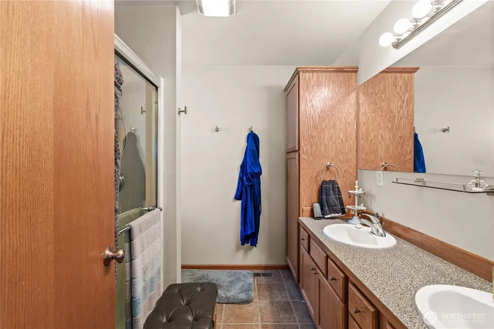 961 NW Longview Drive Oak Harbor, WA 98277