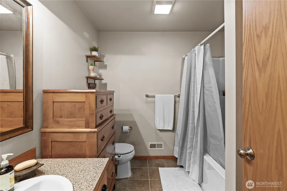 961 NW Longview Drive Oak Harbor, WA 98277