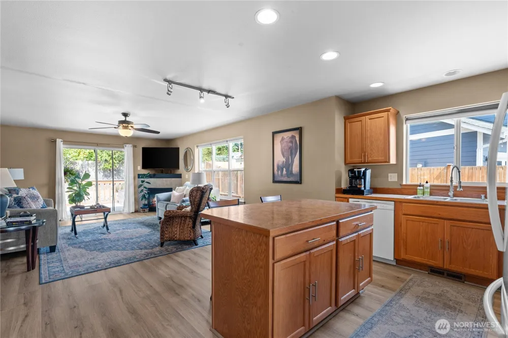 961 NW Longview Drive Oak Harbor, WA 98277