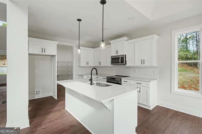 1959 Darby RD Waleska, GA 30183