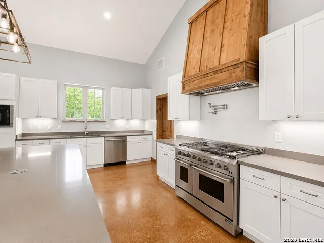 161 Balsly Rd Center Point, TX 78010