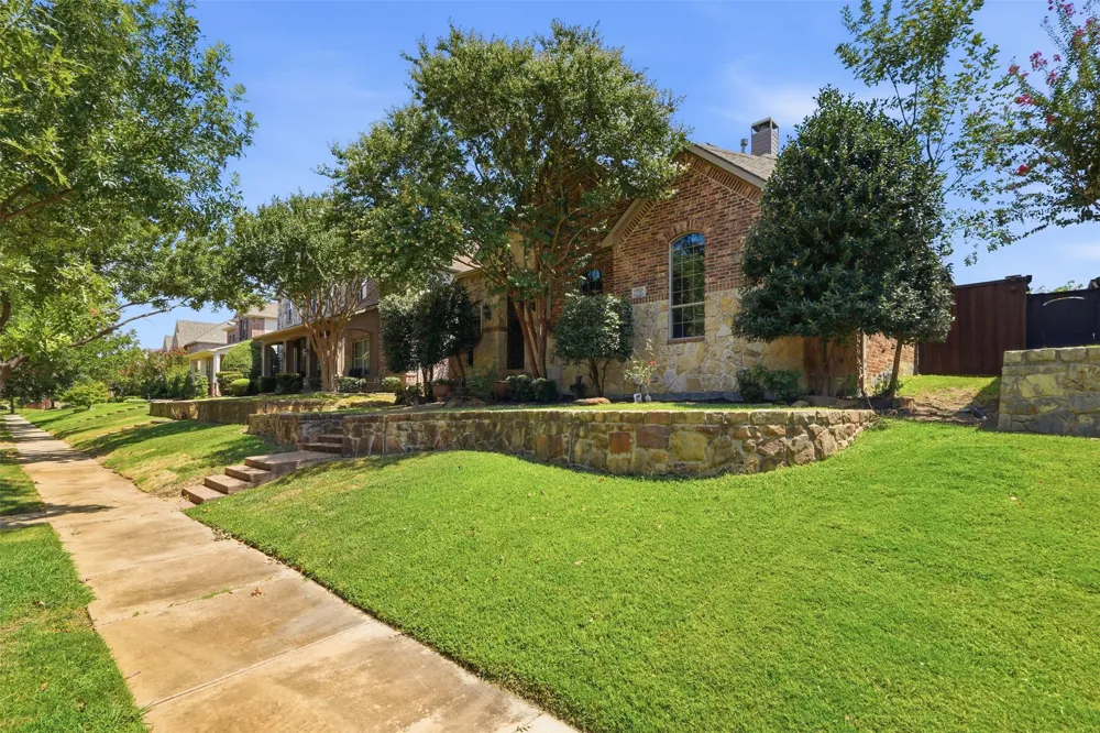 2310 Queen Morgan Lane Lewisville, TX 75056