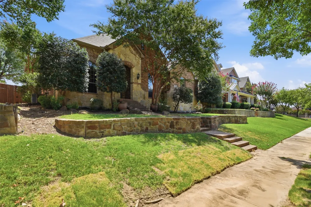 2310 Queen Morgan Lane Lewisville, TX 75056