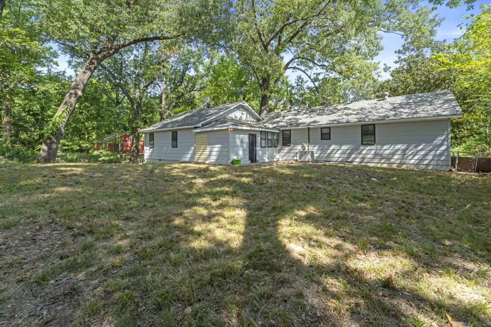 2067 COLLIER DR Memphis, TN 38127