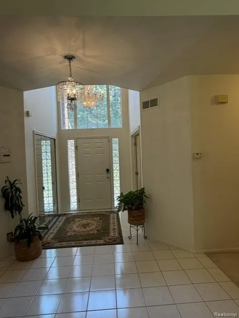 29211 Sunridge Farmington Hills City, MI 48334