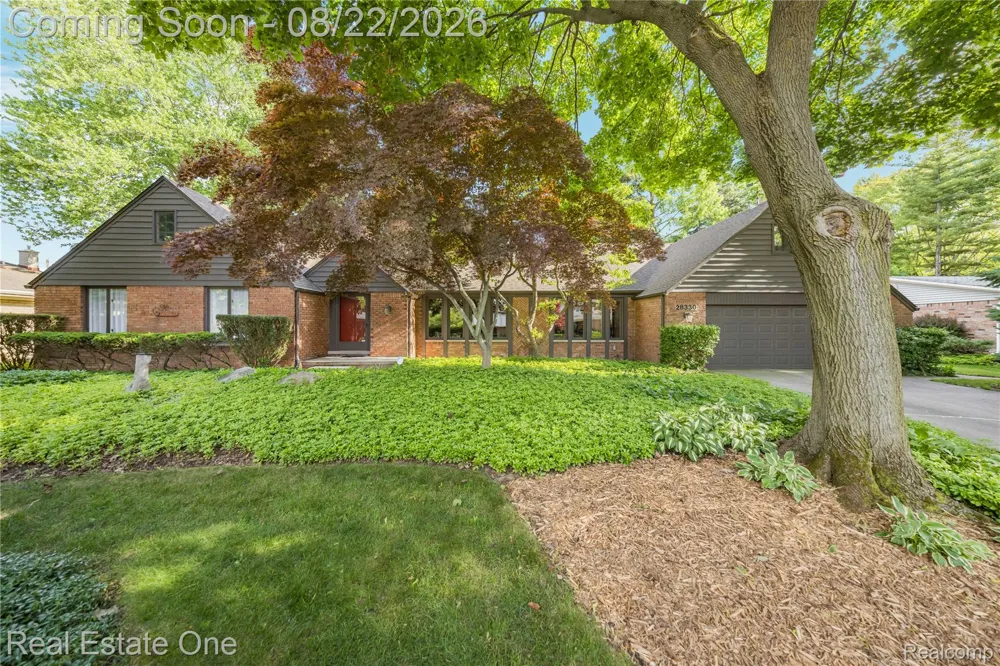 28330 E Blom Drive Harrison Charter Township, MI 48045