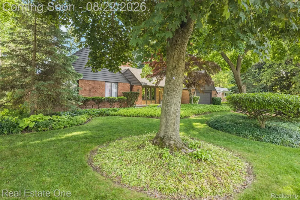 28330 E Blom Drive Harrison Charter Township, MI 48045