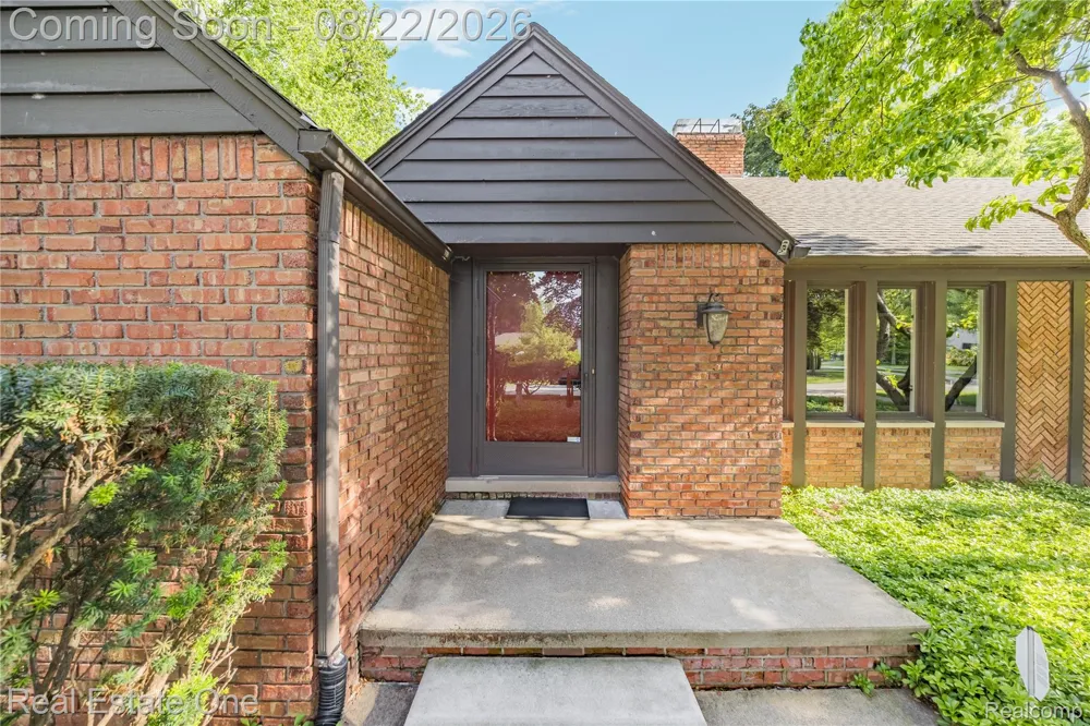 28330 E Blom Drive Harrison Charter Township, MI 48045