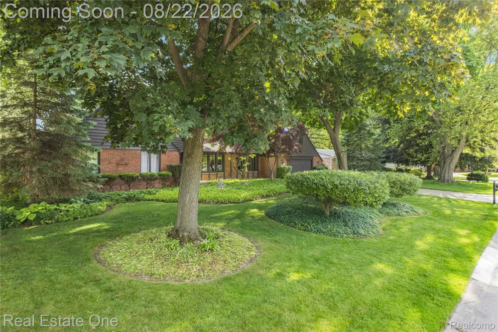 28330 E Blom Drive Harrison Charter Township, MI 48045