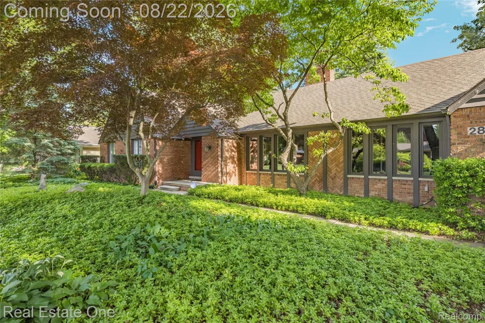 28330 E Blom Drive Harrison Charter Township, MI 48045