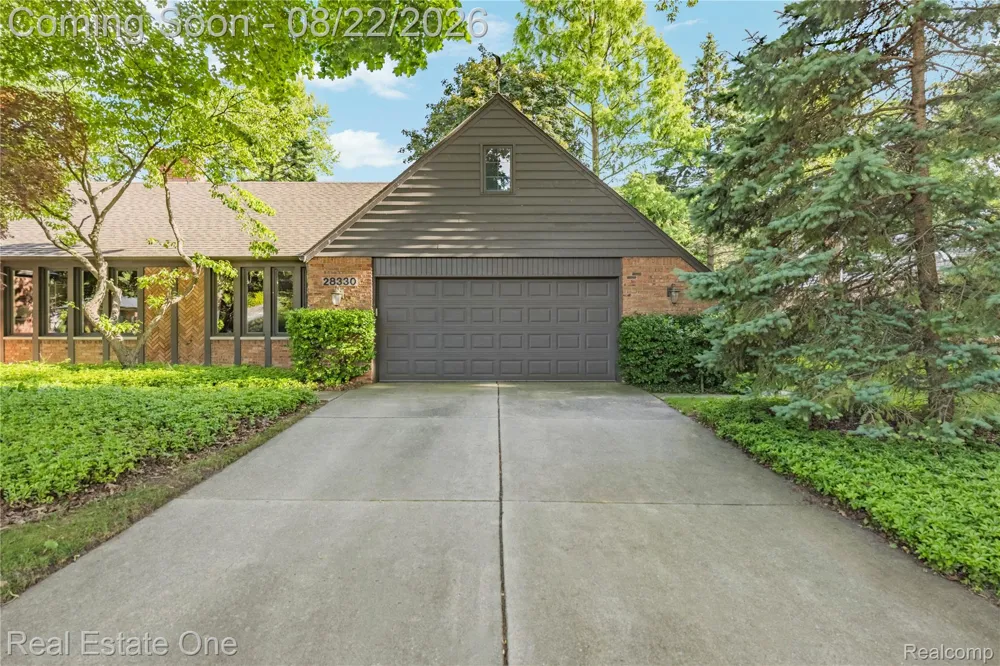 28330 E Blom Drive Harrison Charter Township, MI 48045