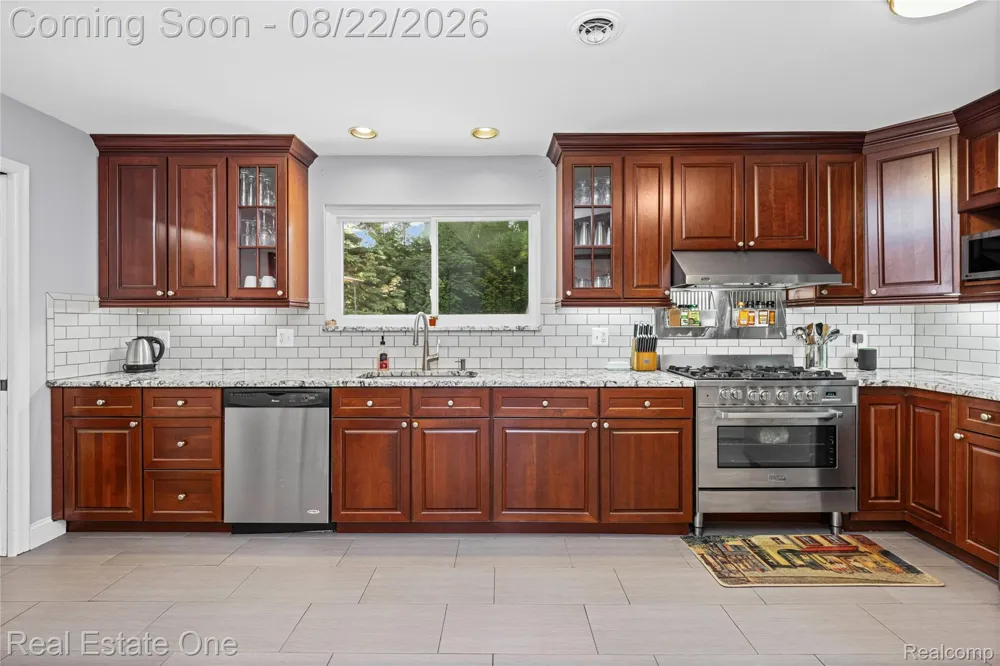 28330 E Blom Drive Harrison Charter Township, MI 48045