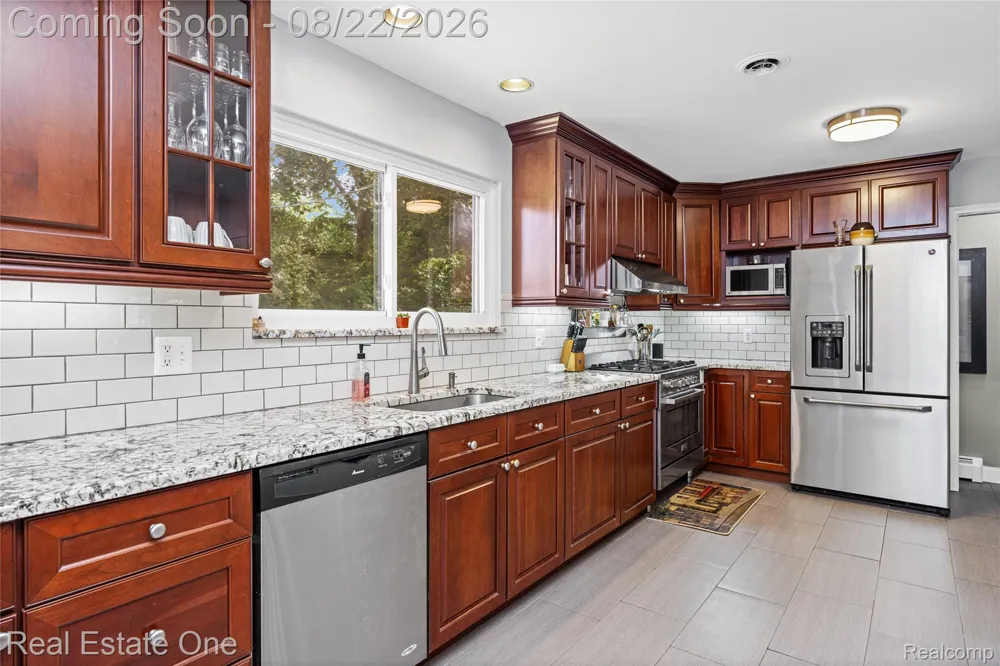 28330 E Blom Drive Harrison Charter Township, MI 48045