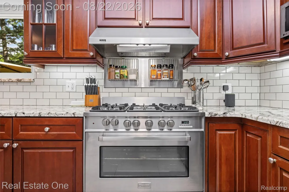 28330 E Blom Drive Harrison Charter Township, MI 48045