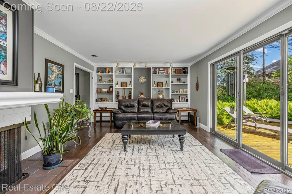 28330 E Blom Drive Harrison Charter Township, MI 48045