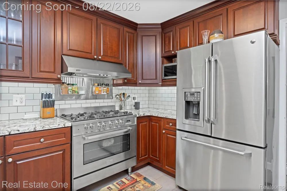 28330 E Blom Drive Harrison Charter Township, MI 48045
