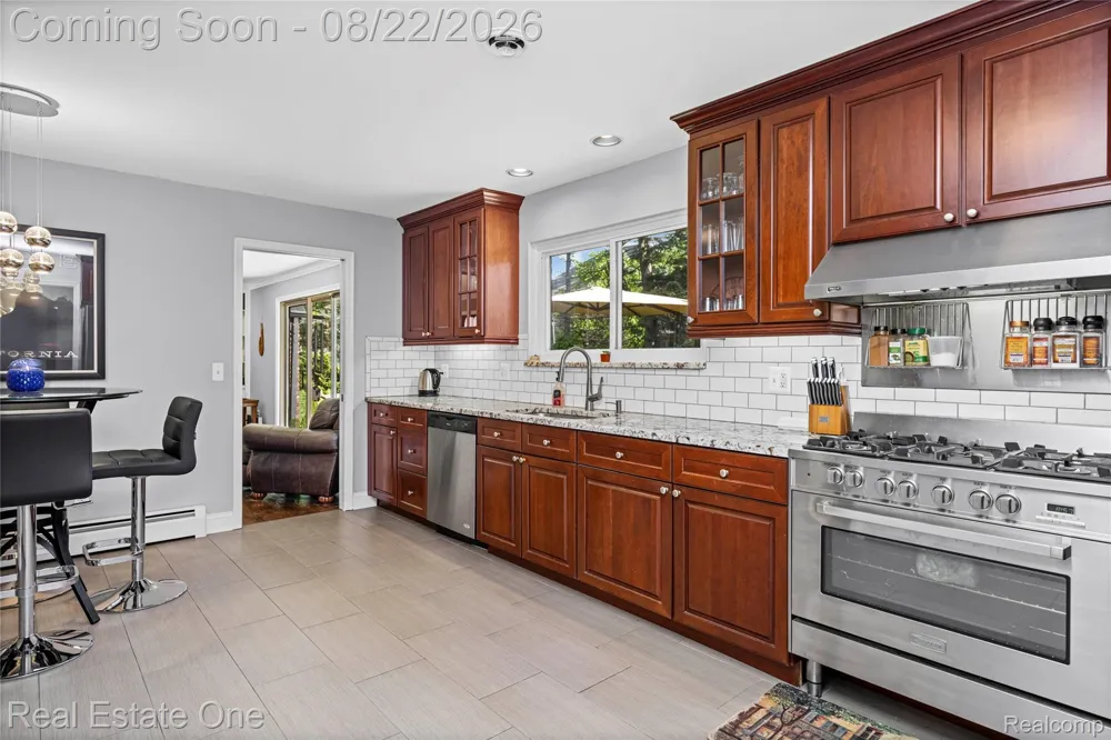 28330 E Blom Drive Harrison Charter Township, MI 48045