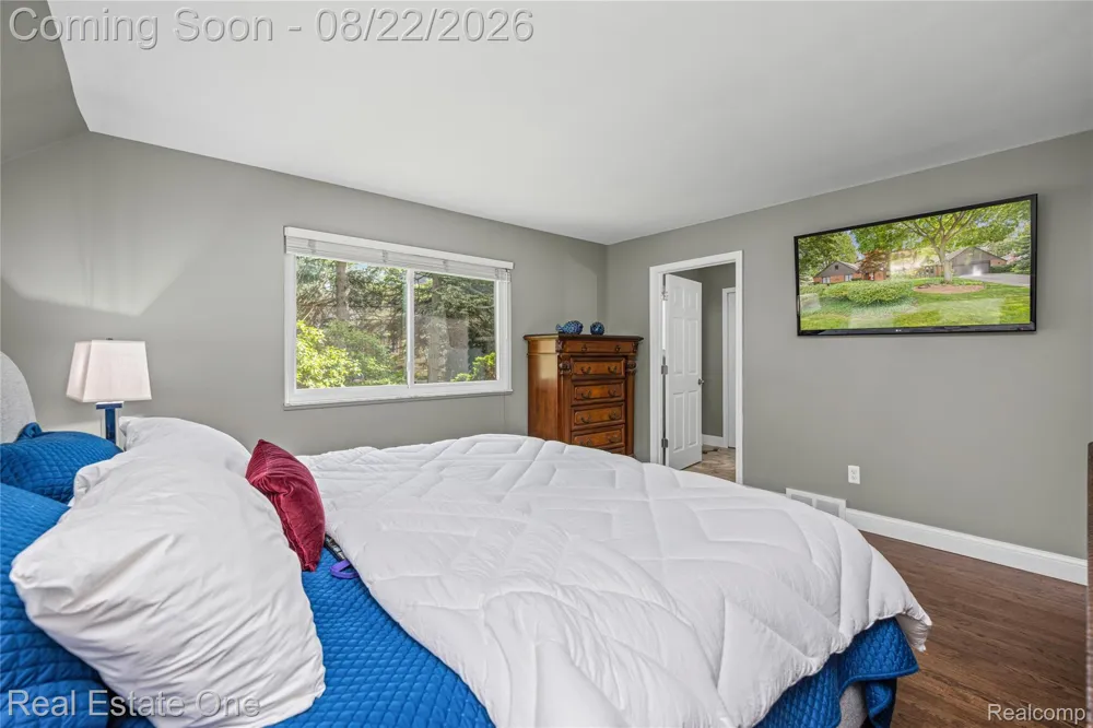 28330 E Blom Drive Harrison Charter Township, MI 48045