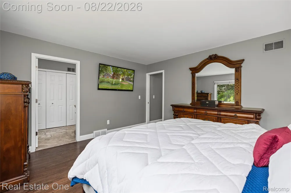 28330 E Blom Drive Harrison Charter Township, MI 48045
