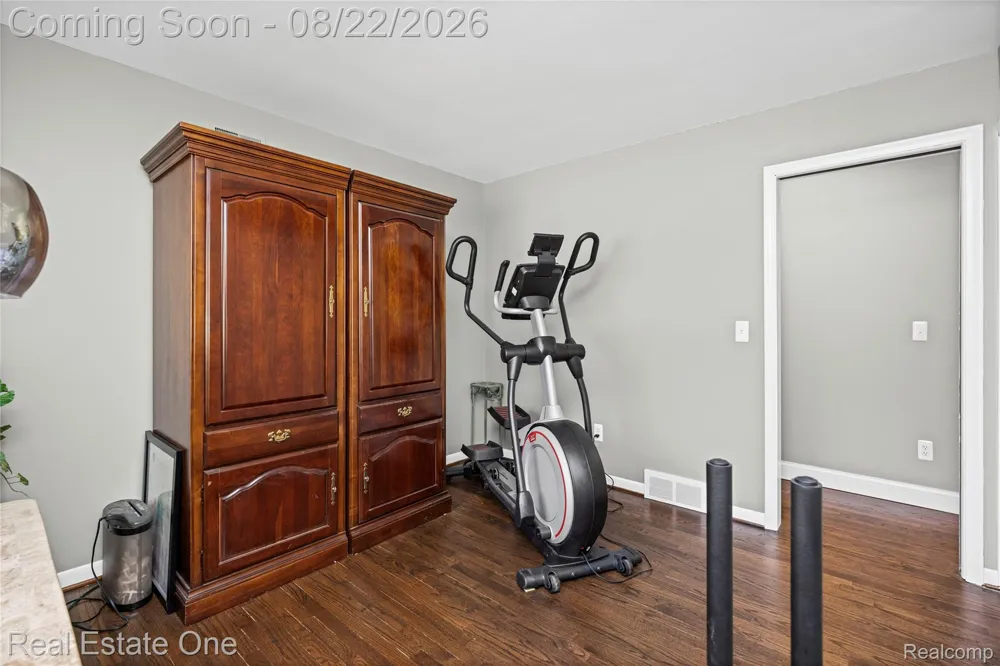 28330 E Blom Drive Harrison Charter Township, MI 48045