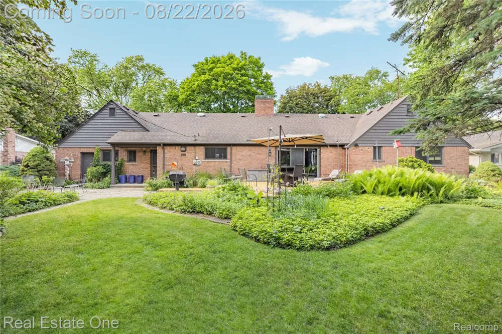 28330 E Blom Drive Harrison Charter Township, MI 48045