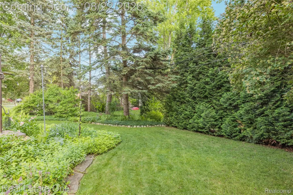 28330 E Blom Drive Harrison Charter Township, MI 48045