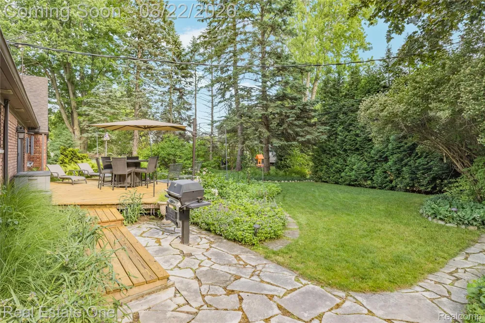 28330 E Blom Drive Harrison Charter Township, MI 48045
